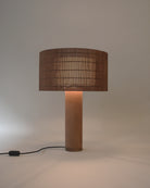 Tafellamp, schemerlamp, betonnen poot, houten kap, design lamp
